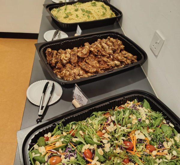 mixed vegetables, noodles and black pepper chicken slice